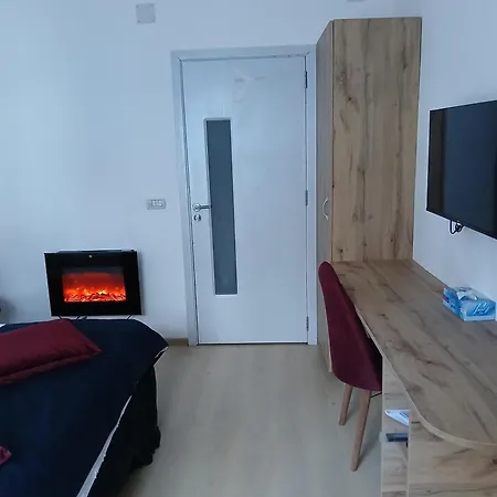 Center Walk Homestay *